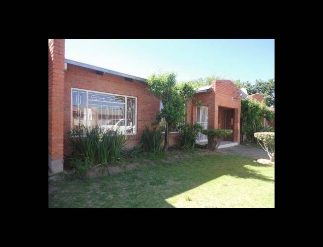 2 BEDROOM TOWNHOUSE FOR SALE IN LADYBRAND